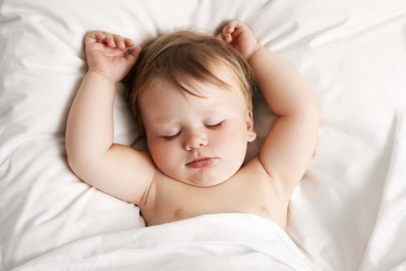 Cho trẻ sơ sinh ngủ đủ giấc