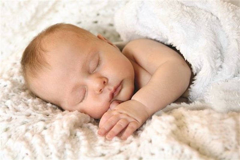 Giấc ngủ của trẻ sơ sinh và người lớn đối lập nhau hoàn toàn