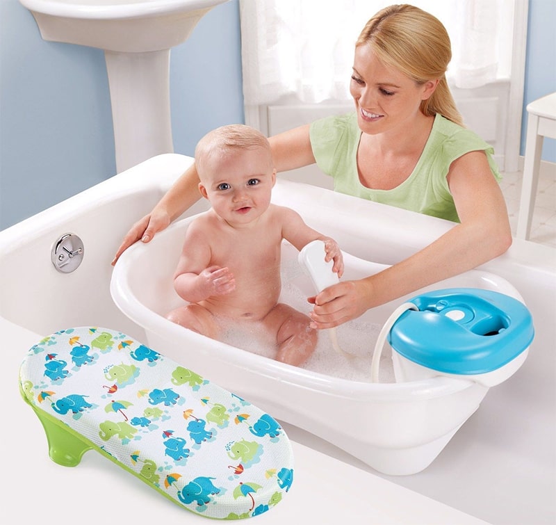 Căn nhiệt độ mực nước phù hợp khi tắm cho trẻ sơ sinh